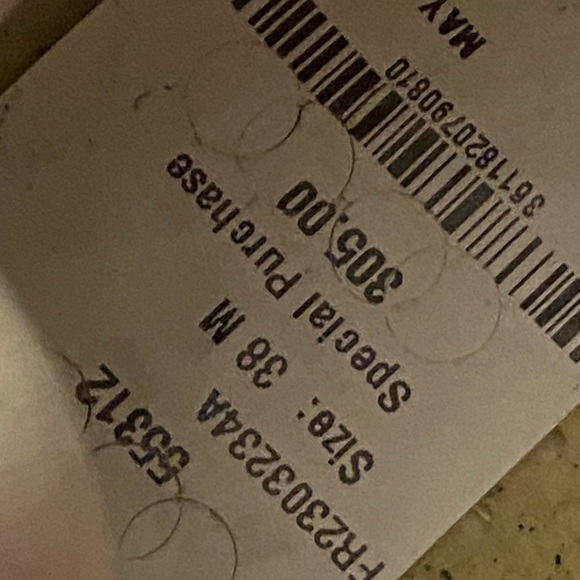 Veja women shoe size 7 Look NEW was seldom used. 
Was bought in Nortsdrom Rack. - Picture 8 of 12